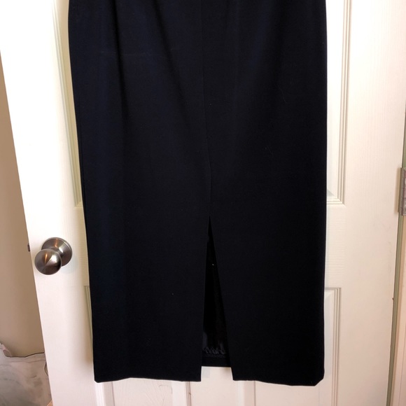 Solid black pencil skirt (long) - Picture 3 of 3